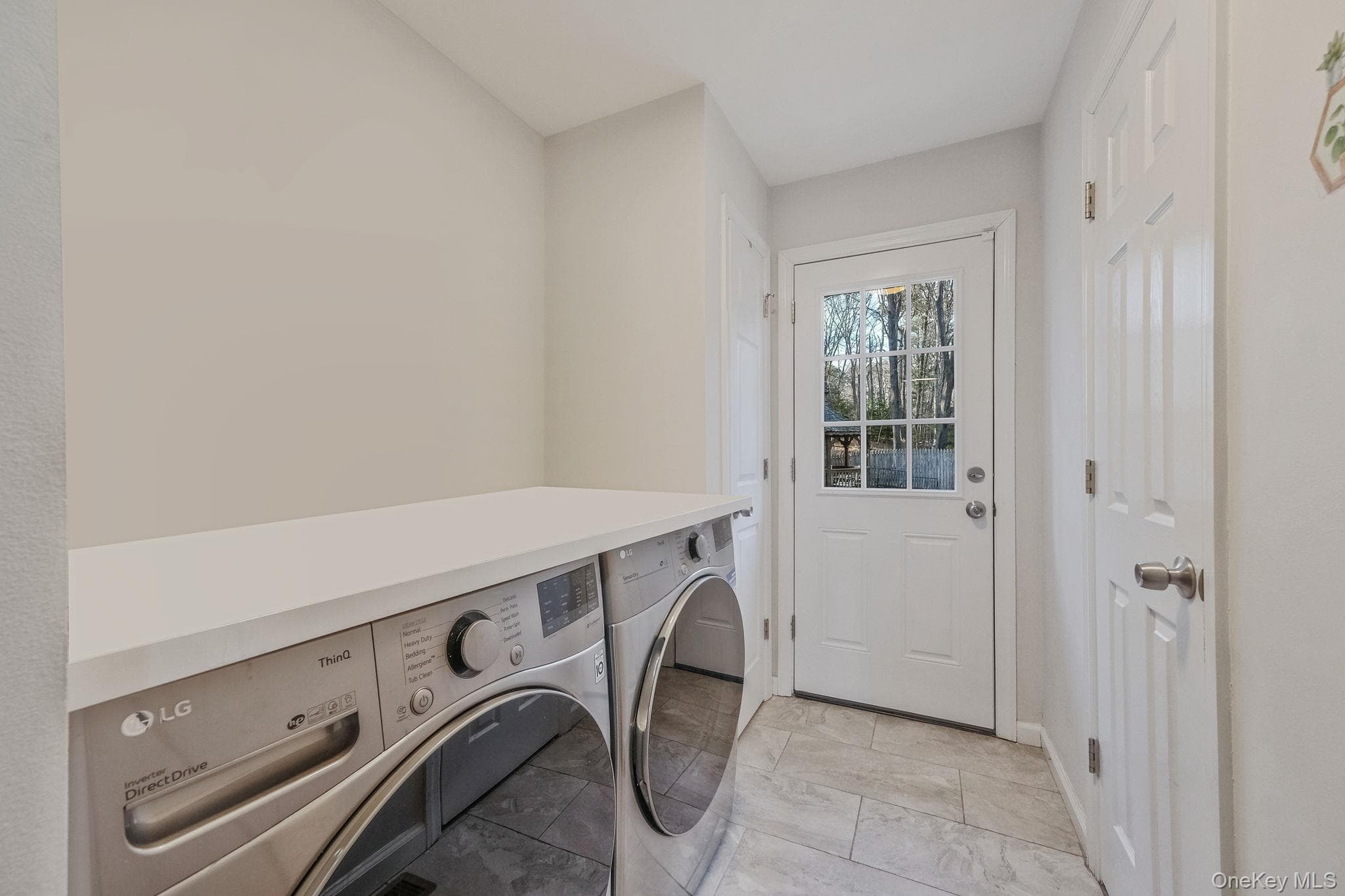 231 W Woodside Avenue thumbnail 41