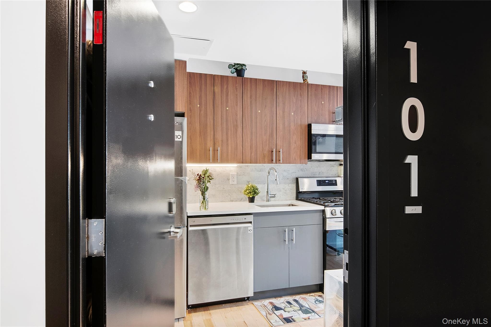 1064 Hancock Street Unit: 101 thumbnail 6