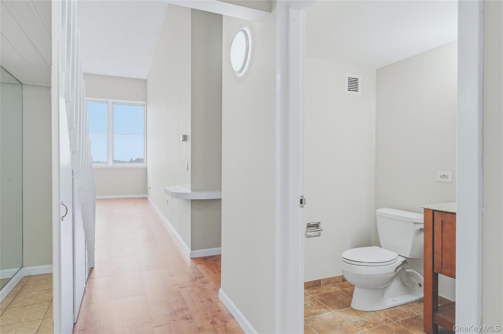 1 Landmark Square Unit: 405 thumbnail 4