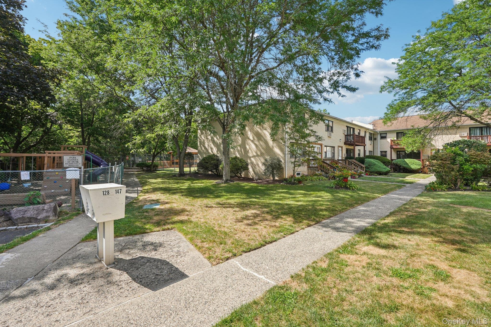 148 Sneden Place Unit: 148 thumbnail 2