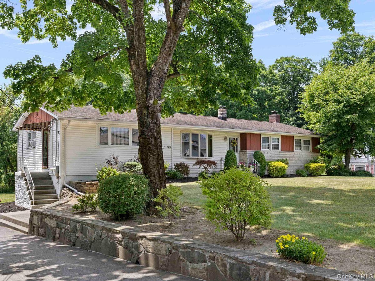 105 S Chapel Hill Road, Highland