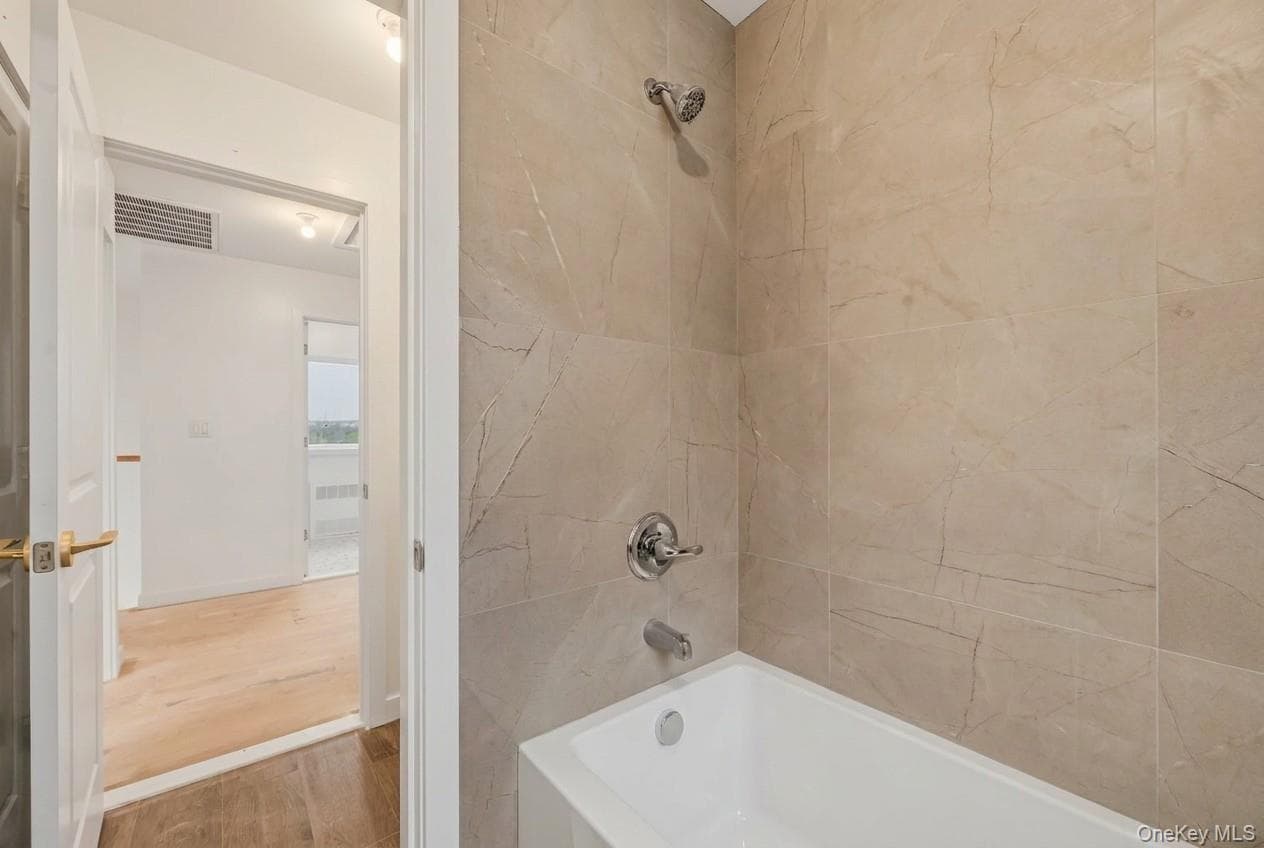 27 Ewing Avenue Unit: 201 thumbnail 32