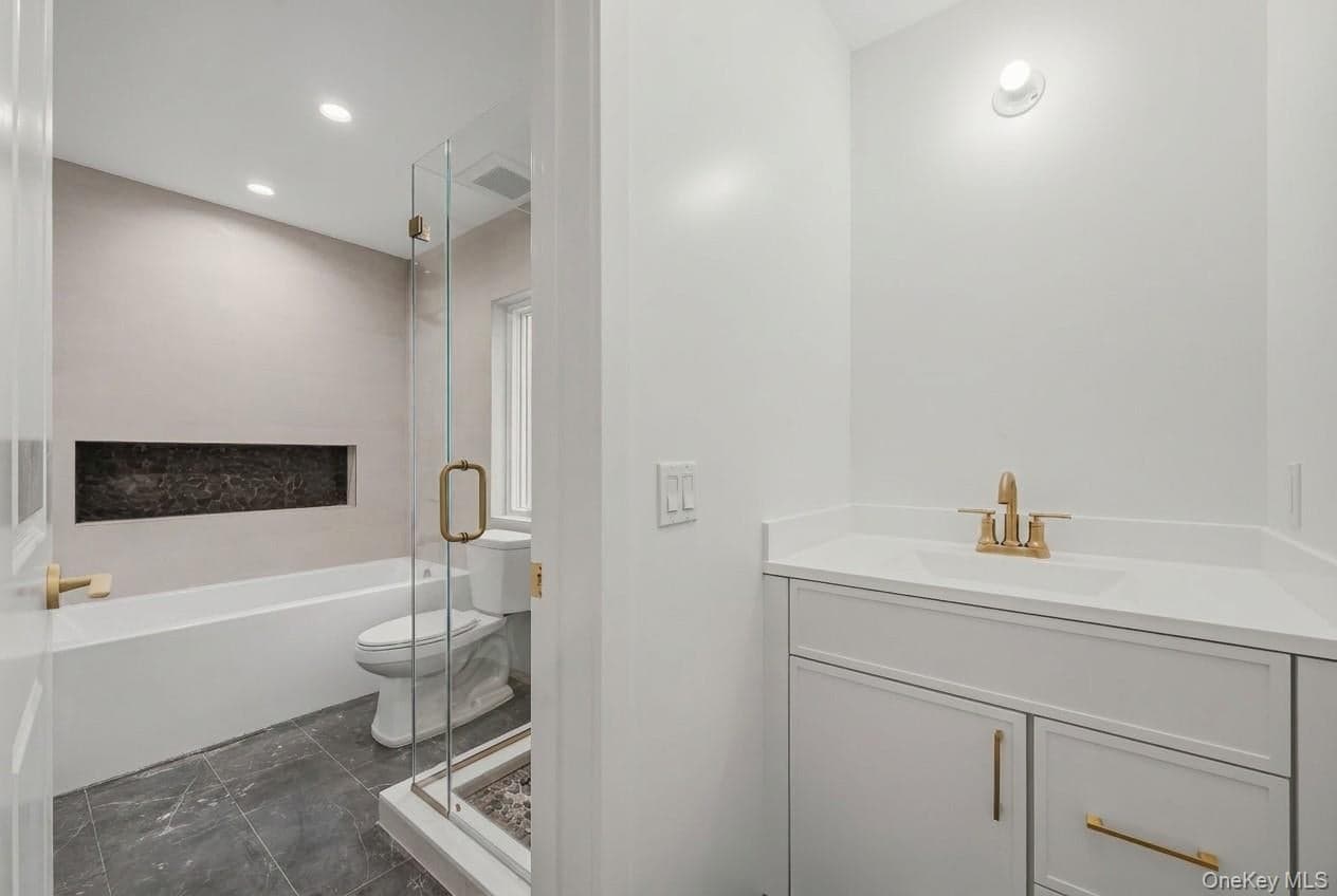 27 Ewing Avenue Unit: 201 thumbnail 24