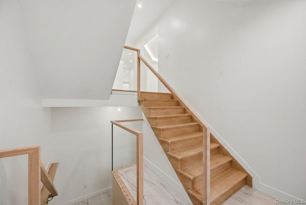 27 Ewing Avenue Unit: 201 thumbnail 5