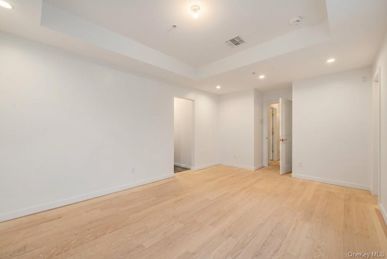 27 Ewing Avenue Unit: 201 thumbnail 19