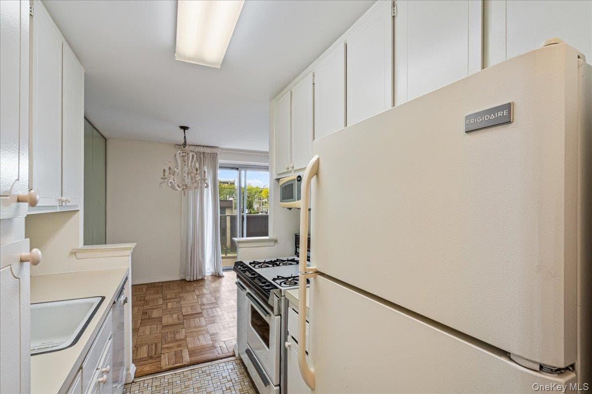 17-85 215th Street Unit: 3E thumbnail 14