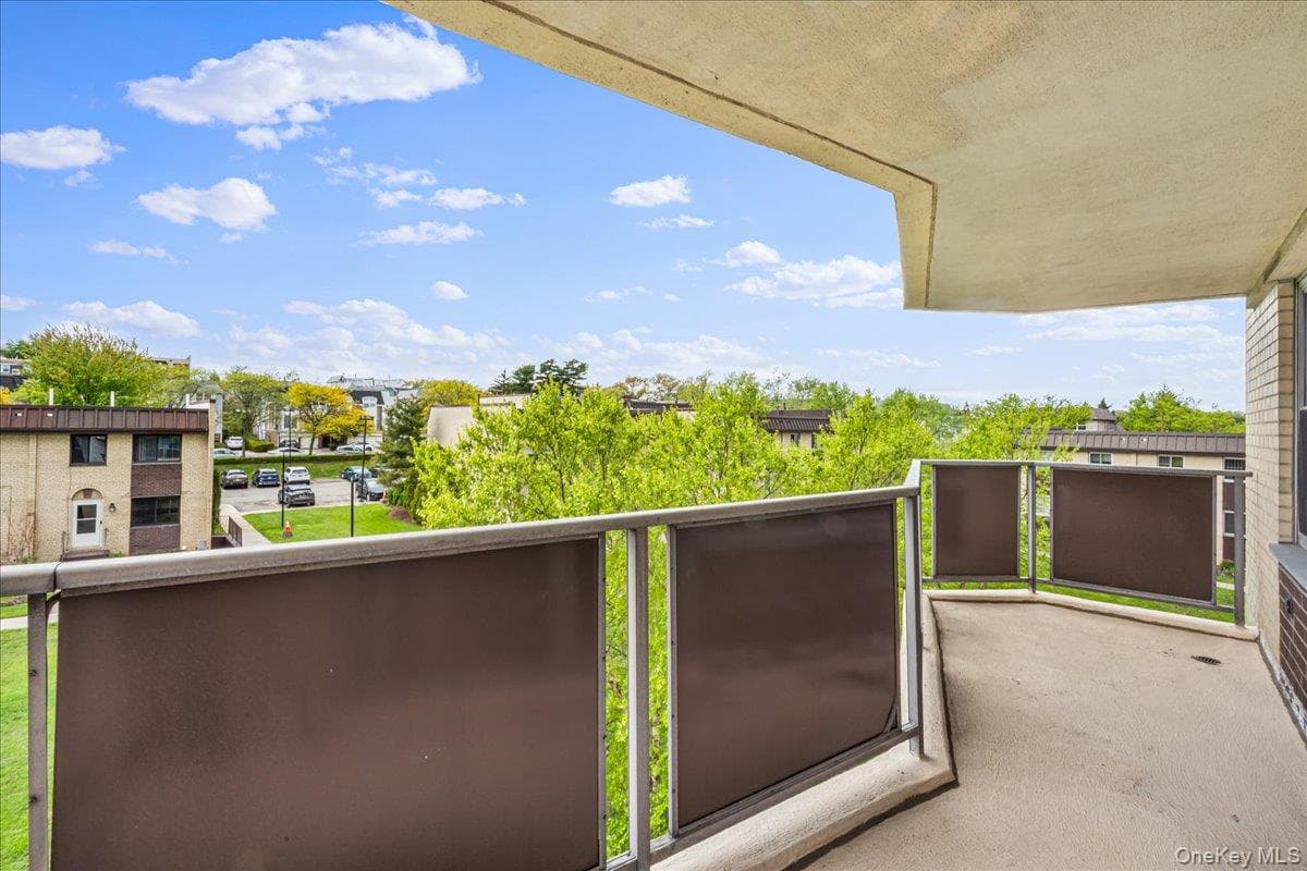 17-85 215th Street Unit: 3E photo 1