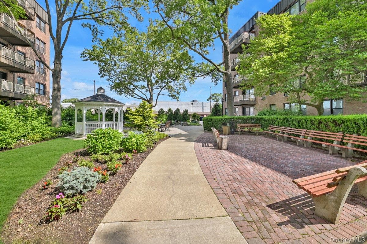 2 Birchwood Court Unit: #5H thumbnail 9