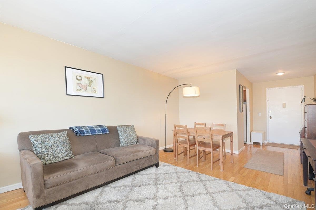 2 Birchwood Court Unit: #5H thumbnail 3