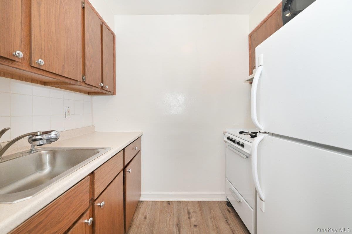 2 Birchwood Court Unit: #5H thumbnail 5