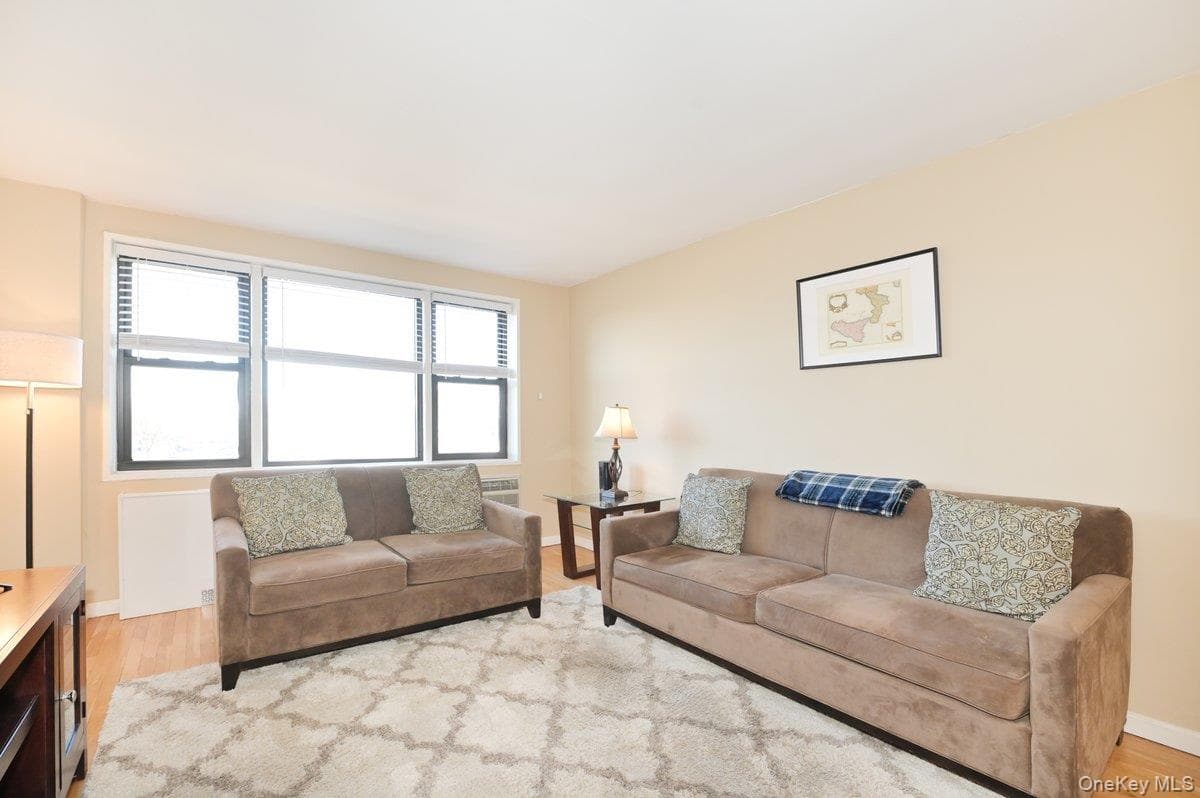 2 Birchwood Court Unit: #5H thumbnail 4