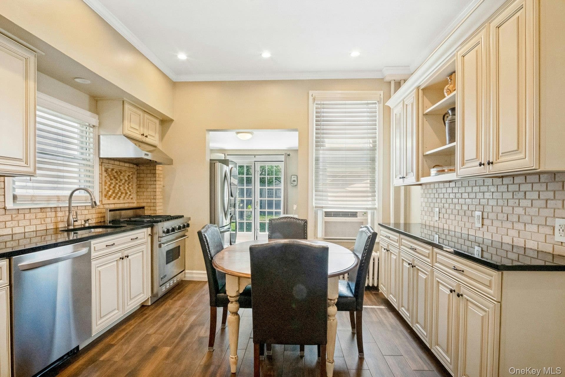 20 Waller Avenue thumbnail 15