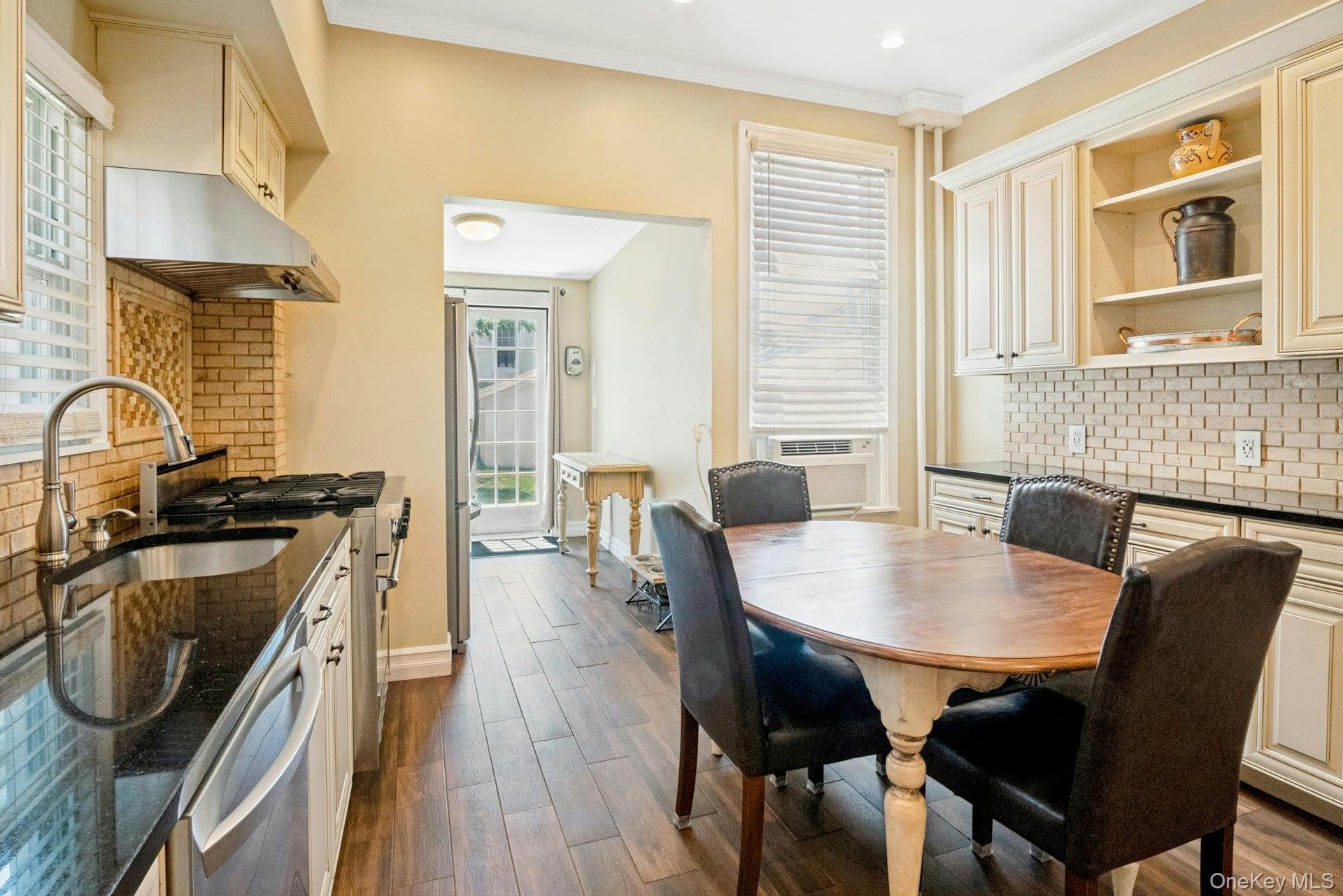 20 Waller Avenue thumbnail 16