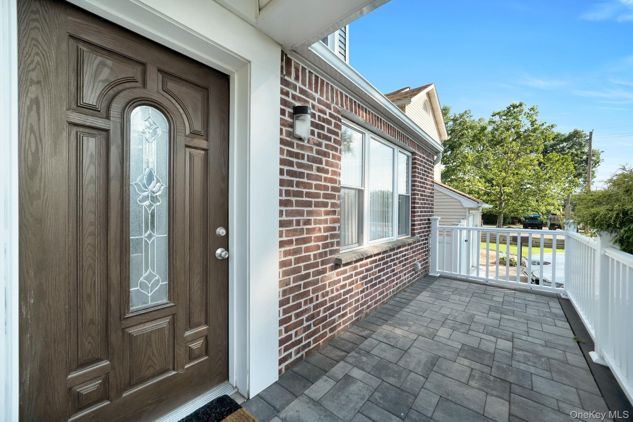 102 Strattford Road thumbnail 2