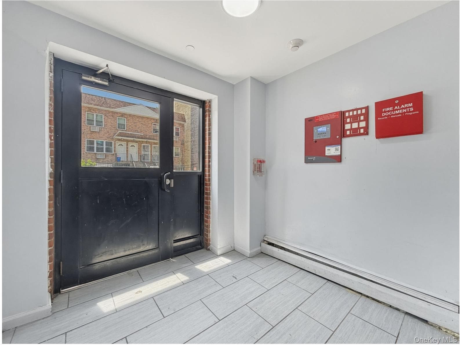 715 E 214th Street thumbnail 3