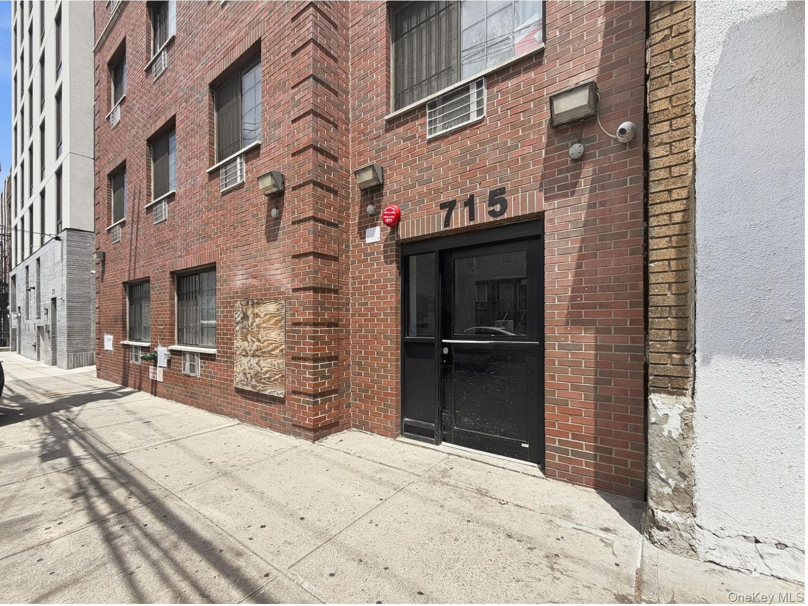 715 E 214th Street thumbnail 2