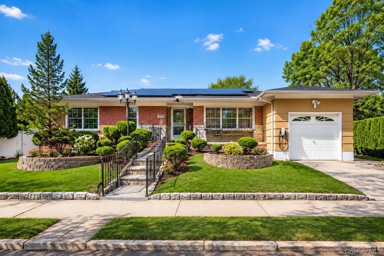 218-21 Stewart Road, Hollis Hills