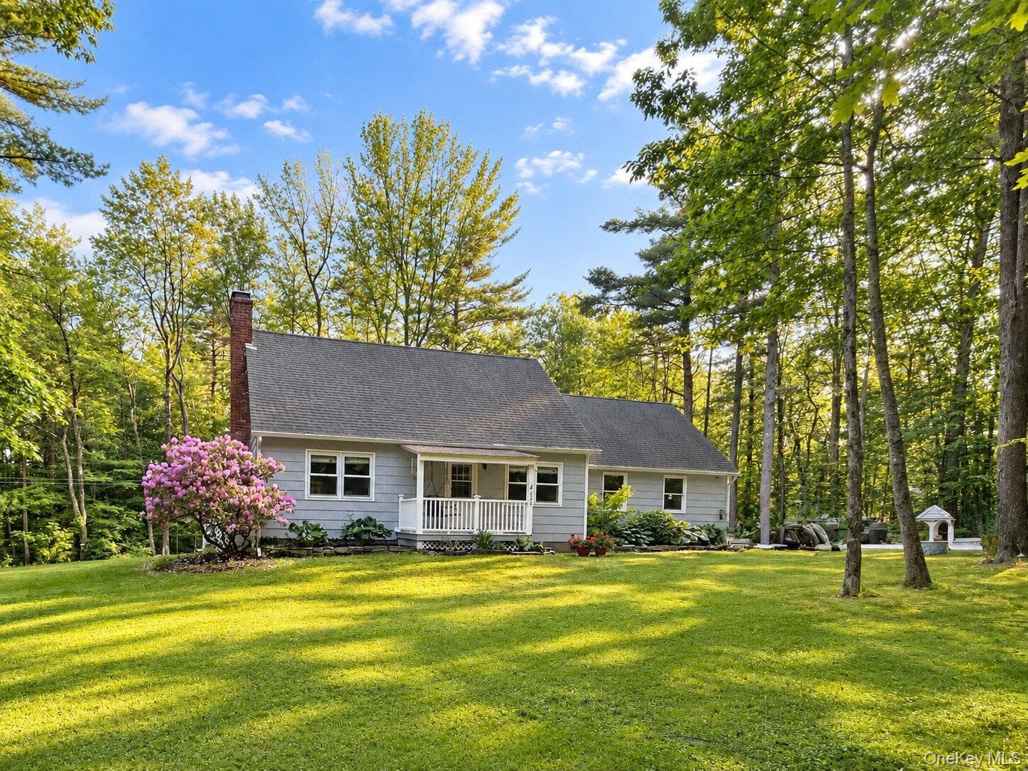 230 Middle Road photo 1