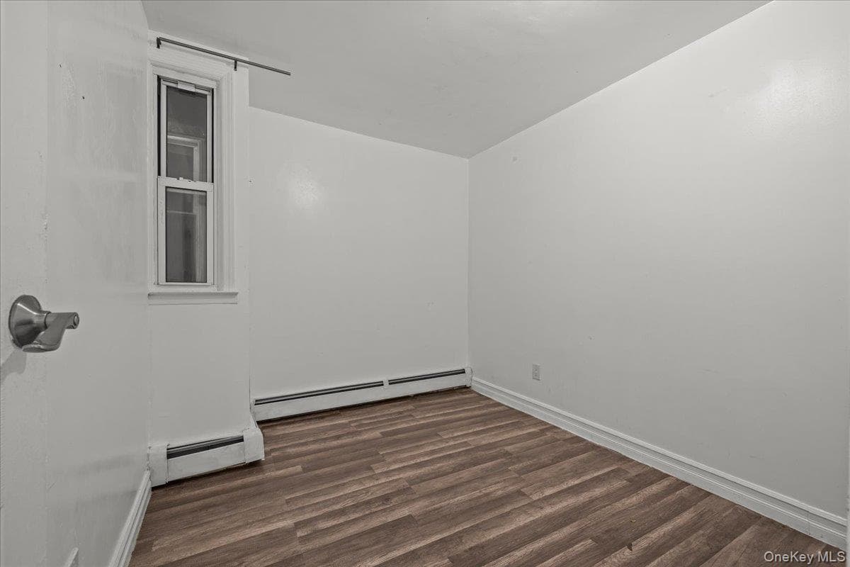 1311 Balcom Avenue thumbnail 15