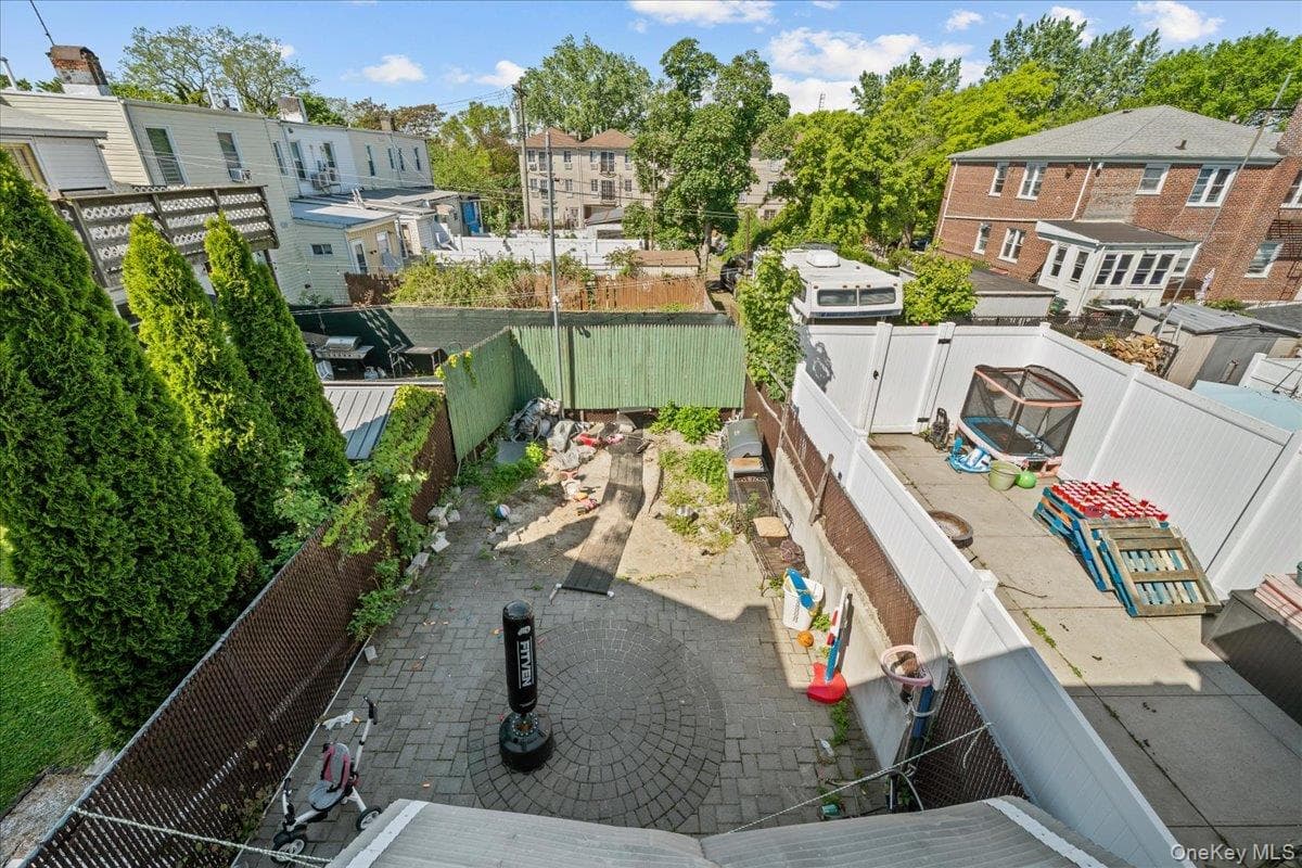1311 Balcom Avenue thumbnail 24