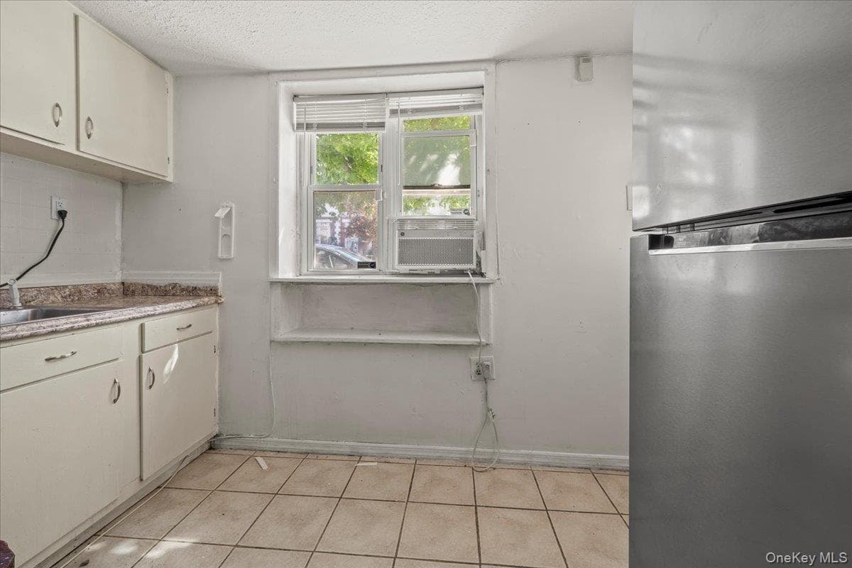 1311 Balcom Avenue thumbnail 18