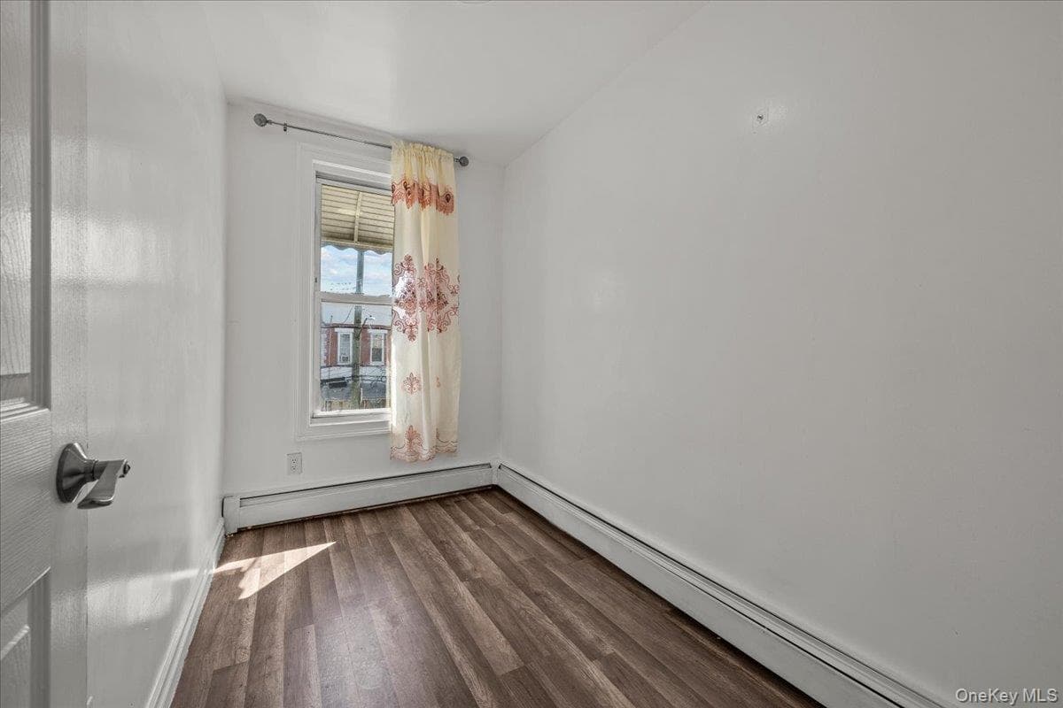 1311 Balcom Avenue thumbnail 13