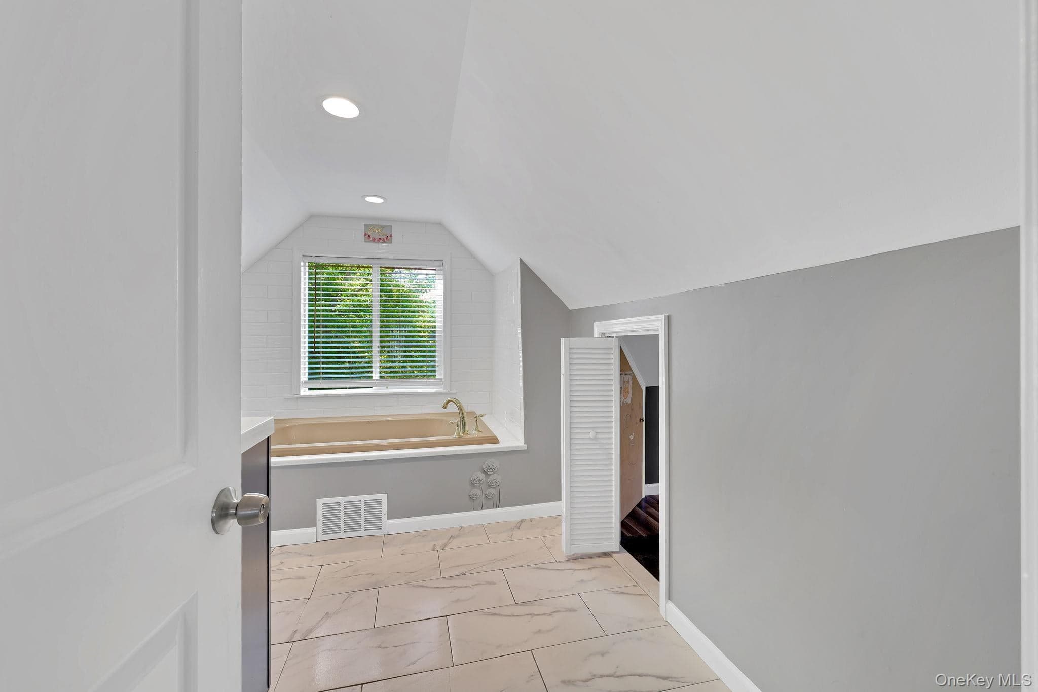 33 Seward Avenue thumbnail 30
