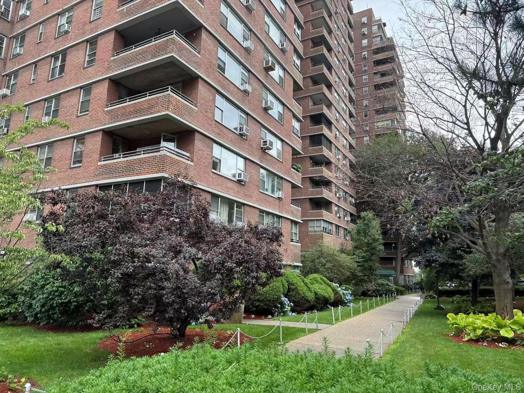 575 Grand Street Unit: E1505 thumbnail 28