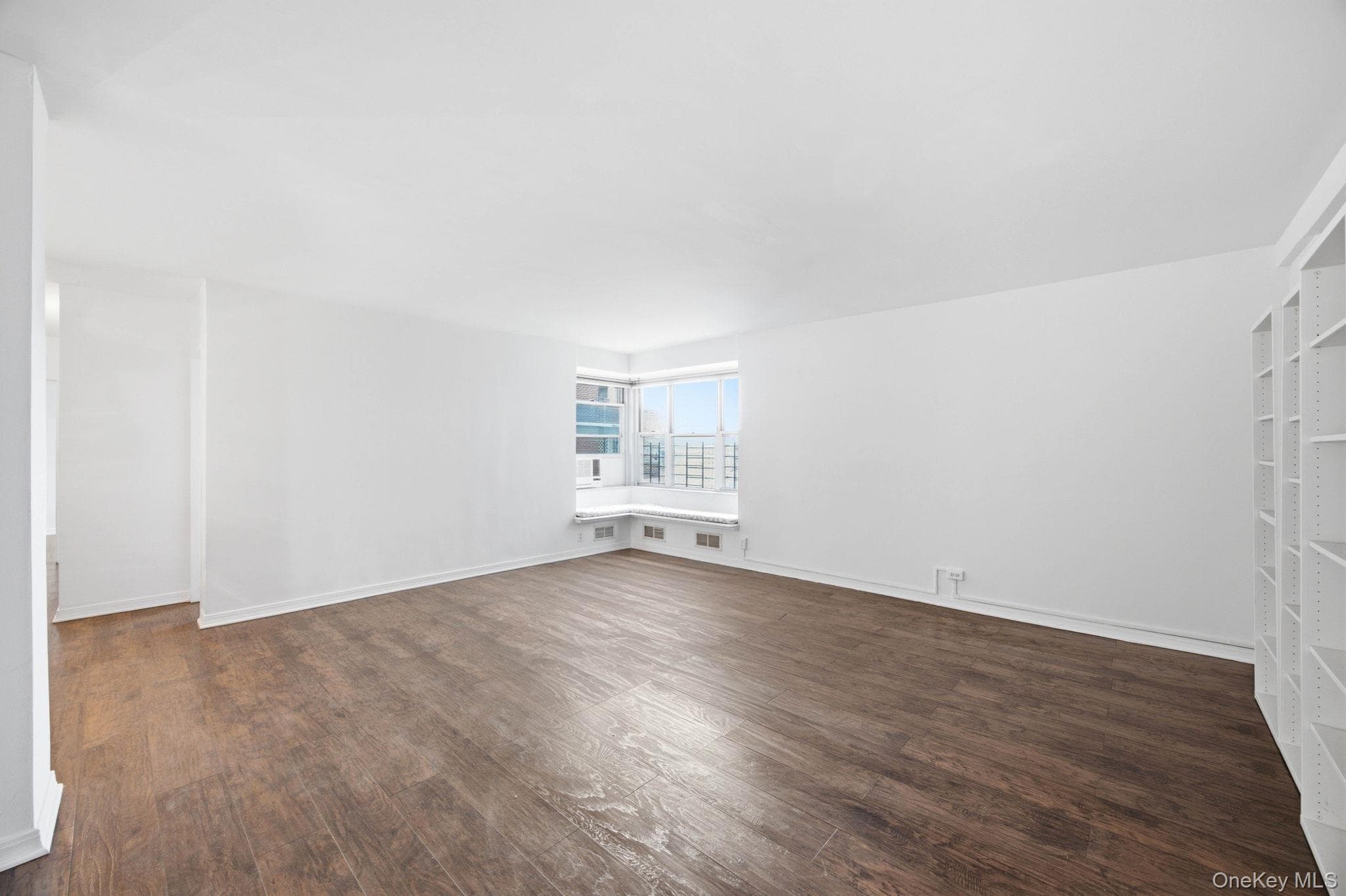 575 Grand Street Unit: E1505 thumbnail 3