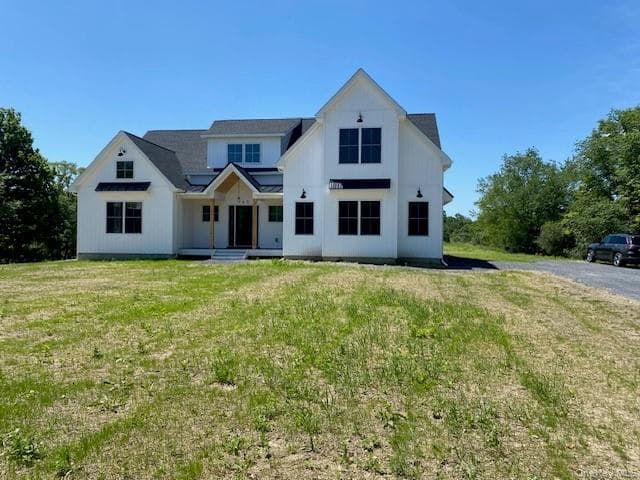 8 Sunset Lane, New Hampton