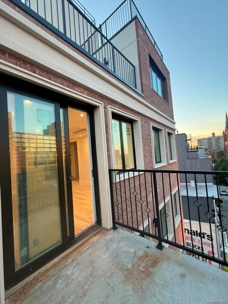 178 Throop Avenue thumbnail 3