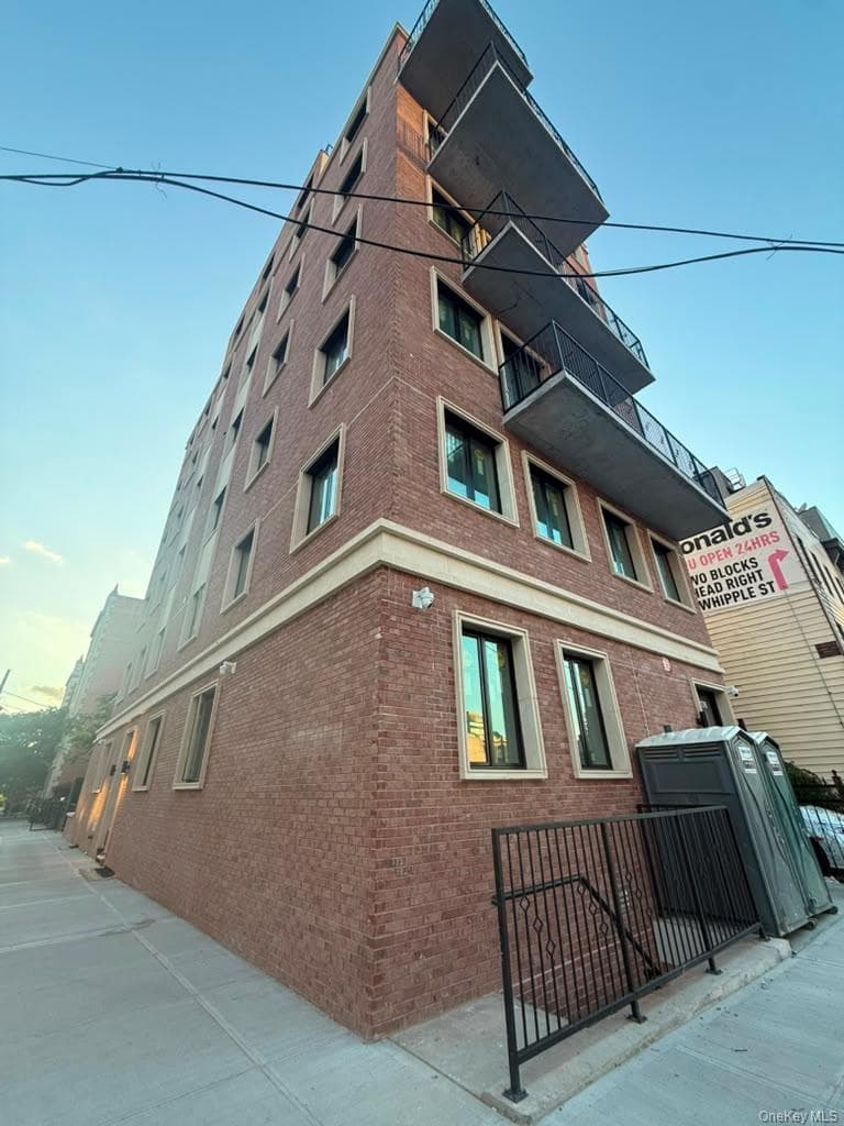 178 Throop Avenue thumbnail 17