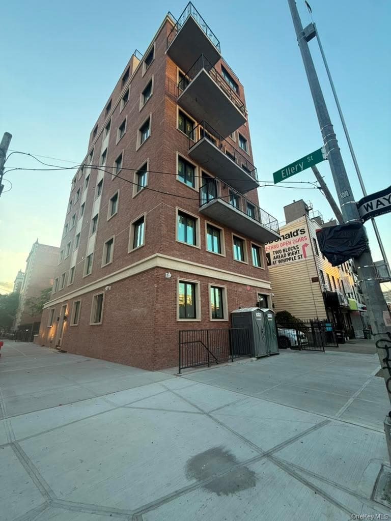 178 Throop Avenue thumbnail 15