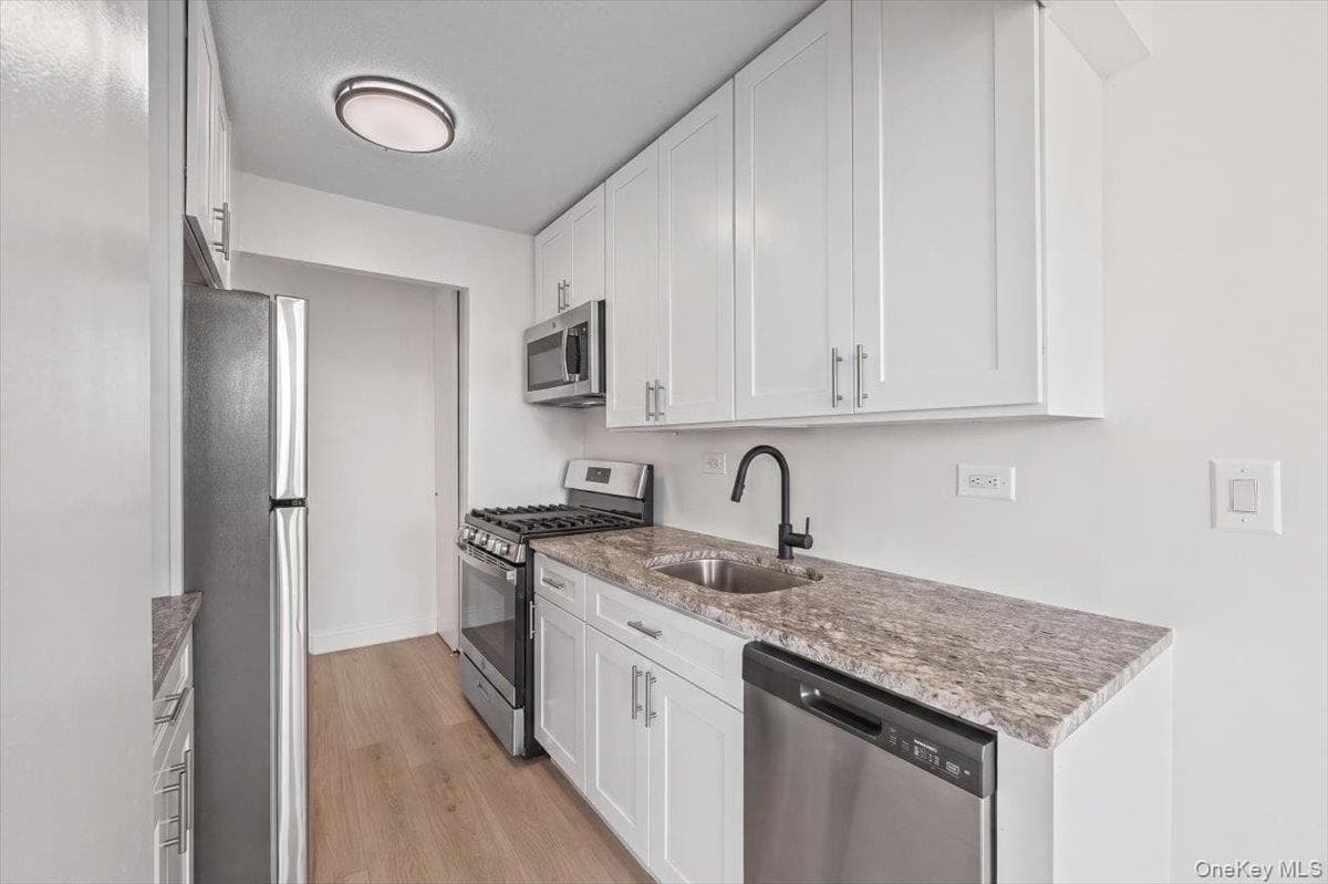 2550 Olinville Avenue Unit: 14E thumbnail 4