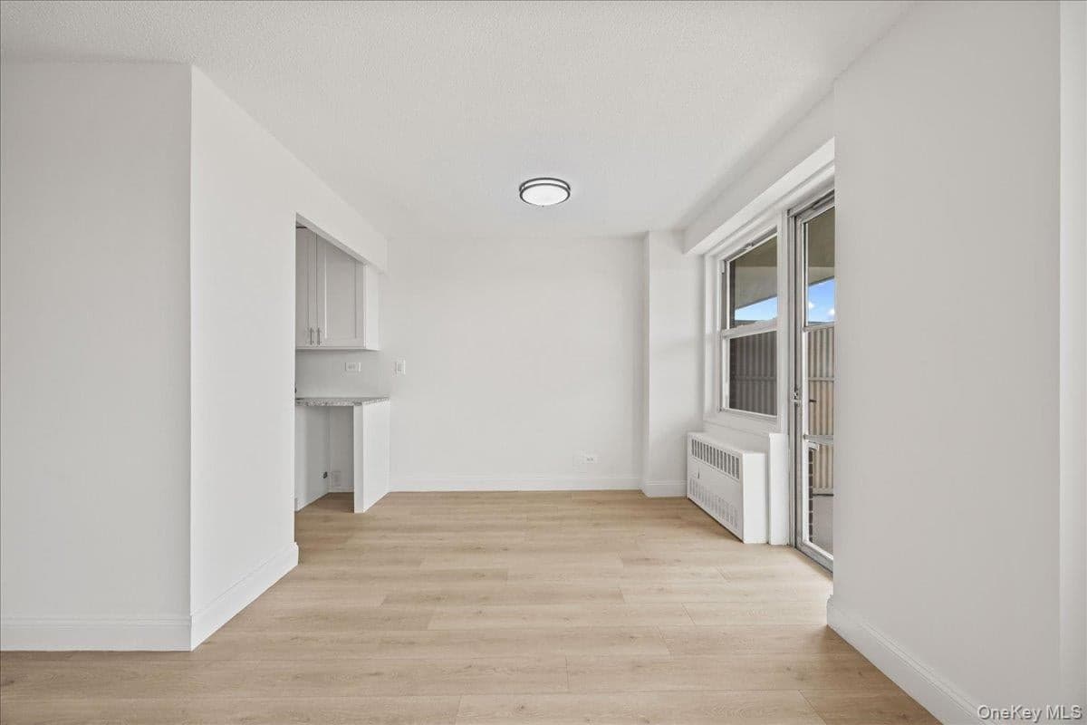 2550 Olinville Avenue Unit: 14E thumbnail 9