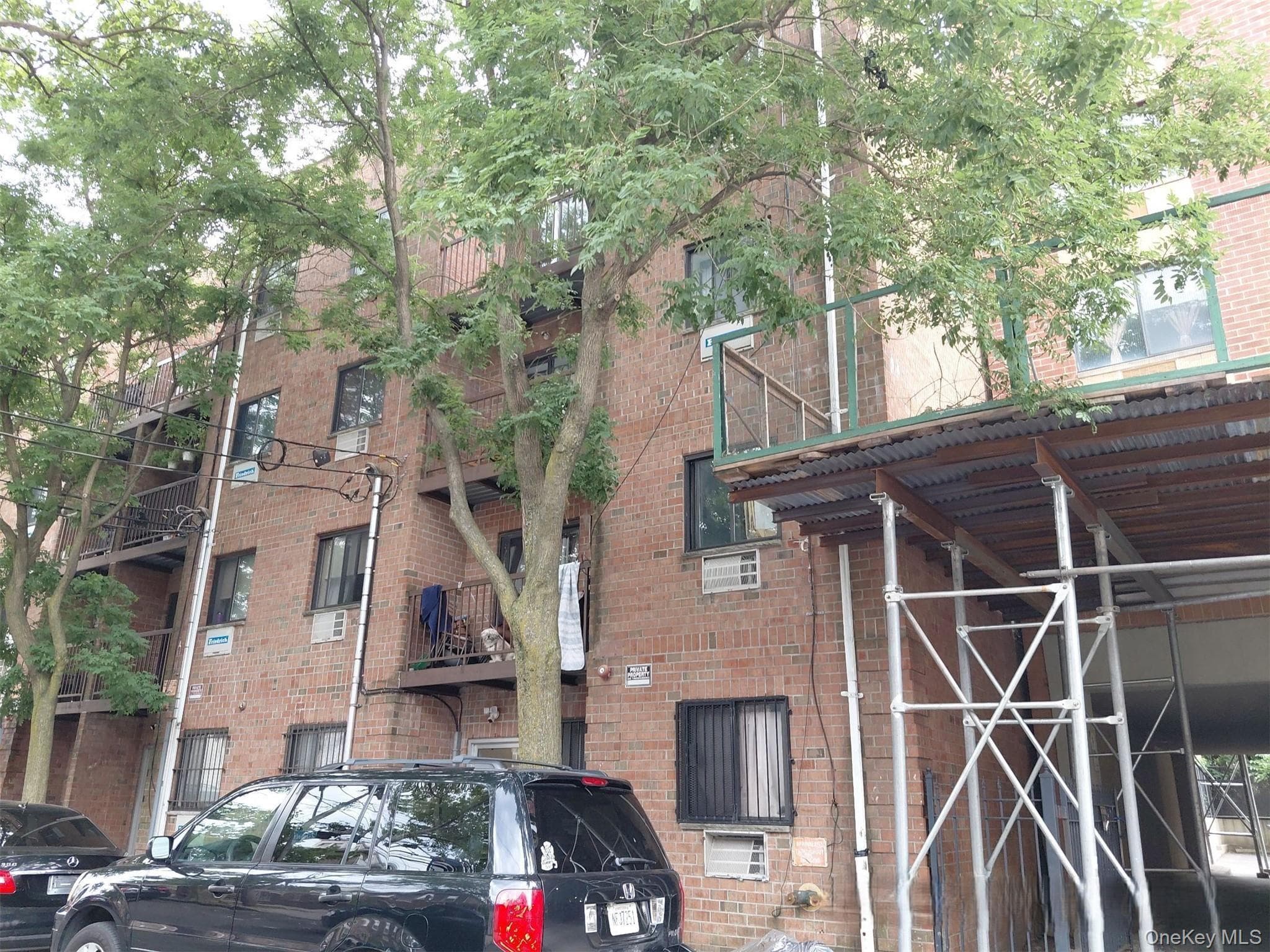 724 E 221st Street Unit: 2A, Bronx