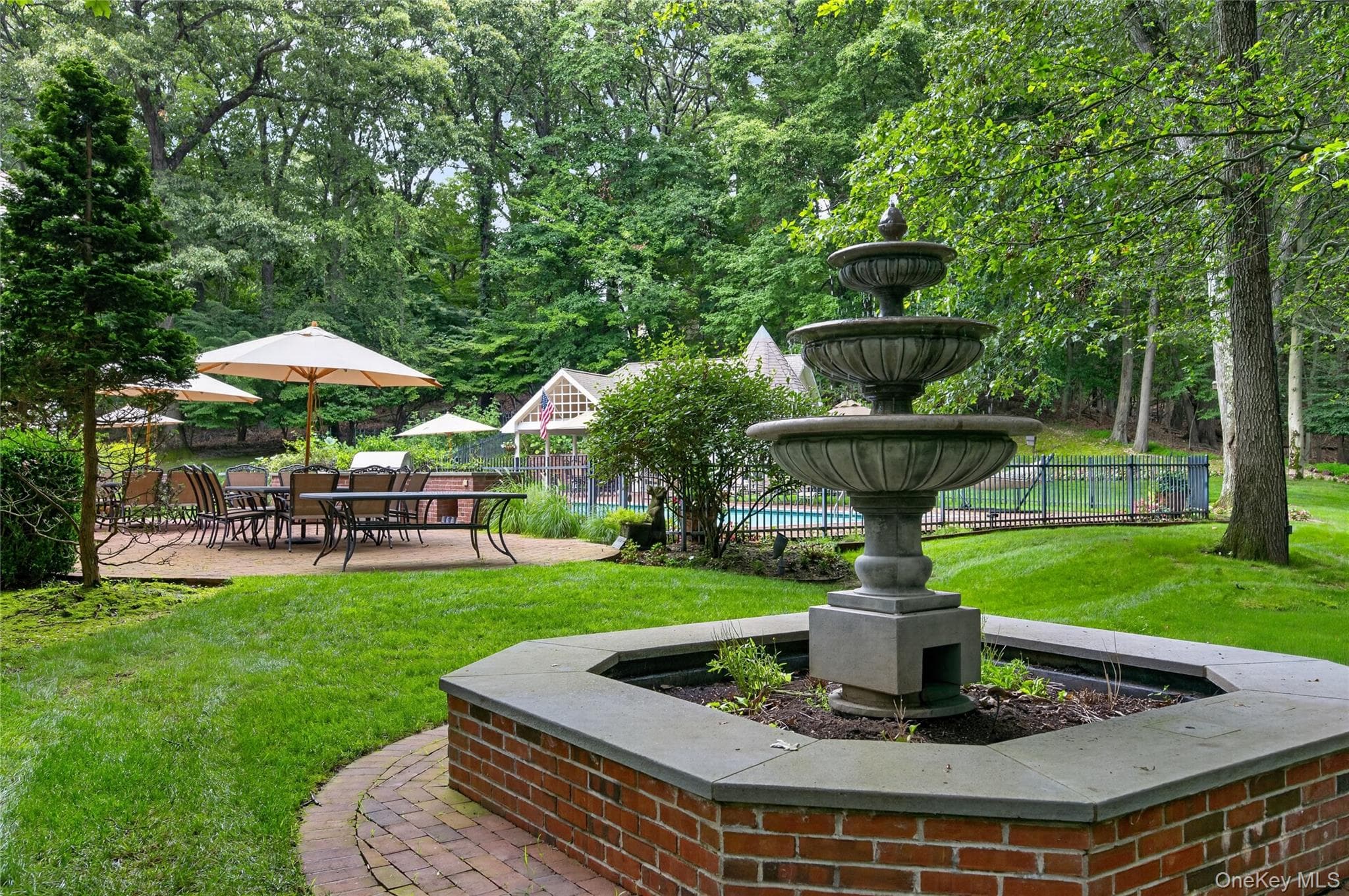 136 Cove Neck Road thumbnail 29