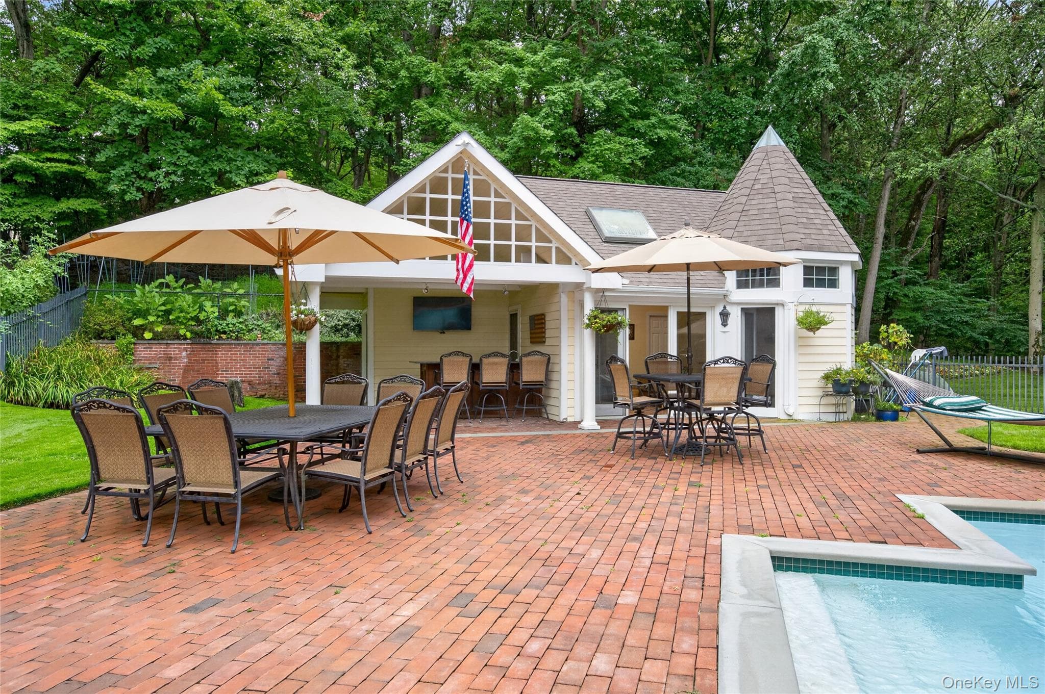 136 Cove Neck Road thumbnail 23