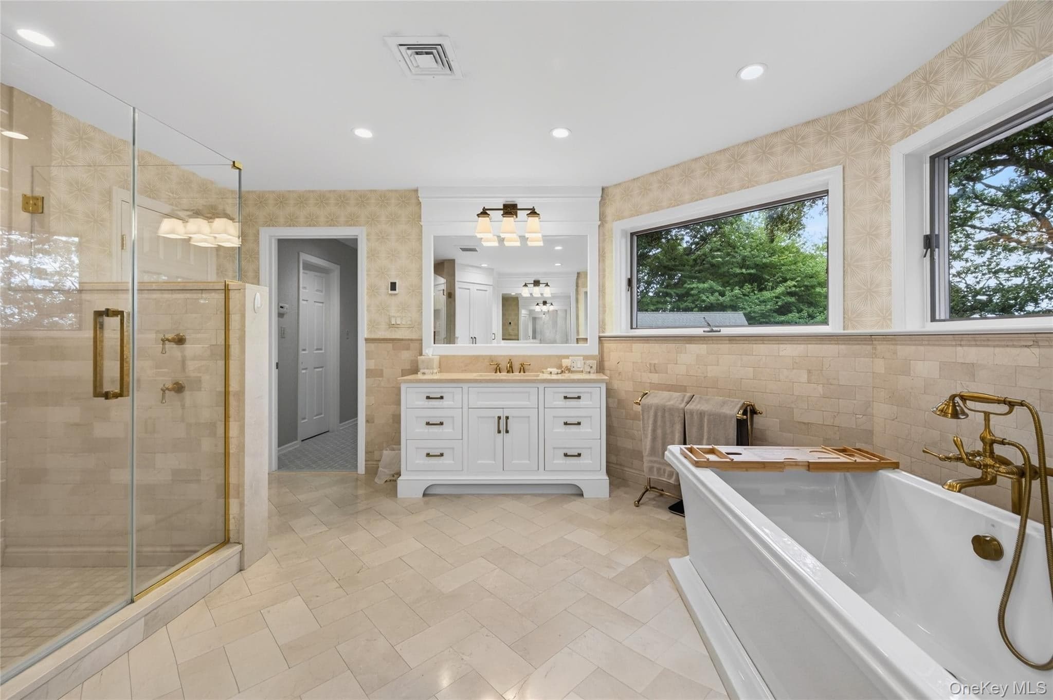 136 Cove Neck Road thumbnail 13