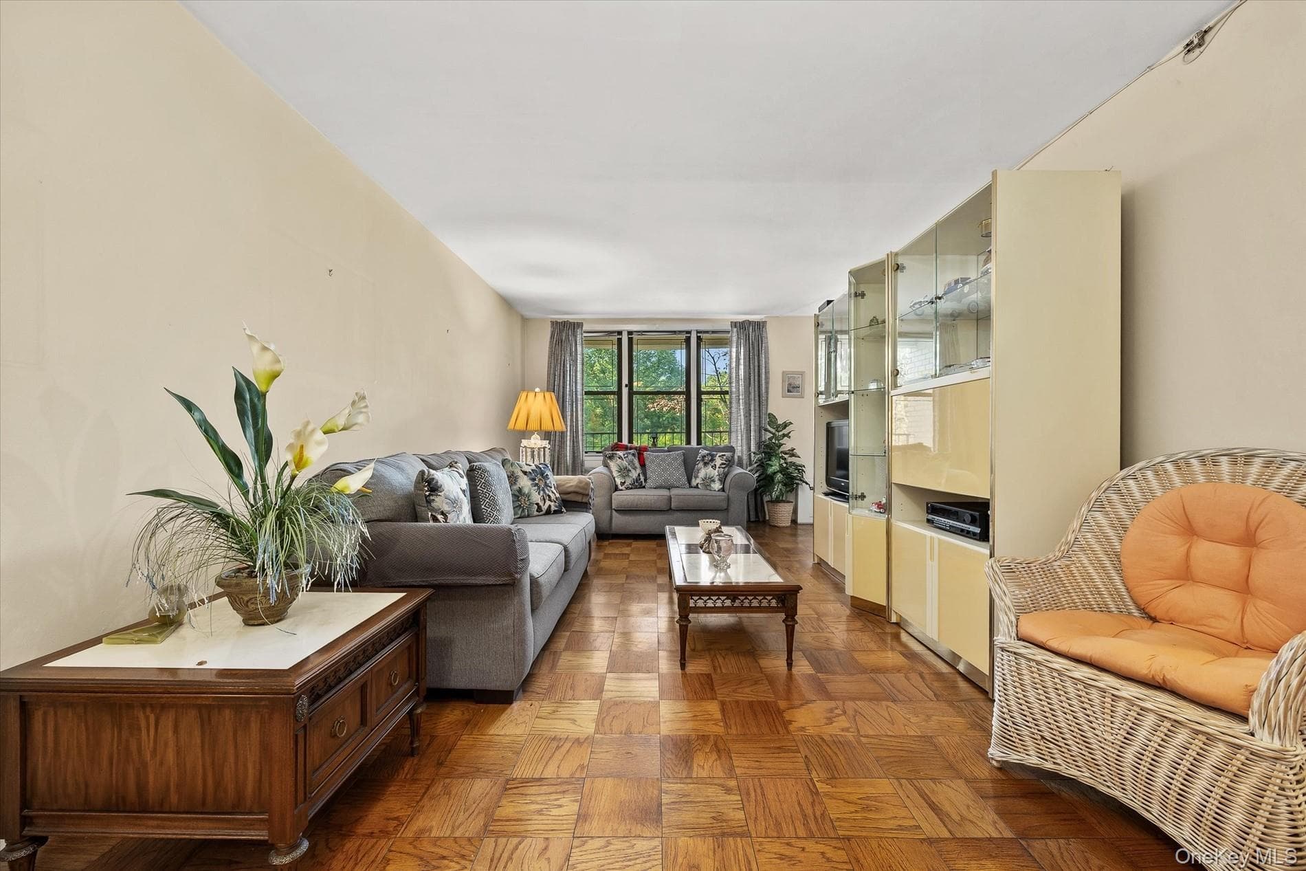 1874 Pelham Parkway Unit: 2R thumbnail 3