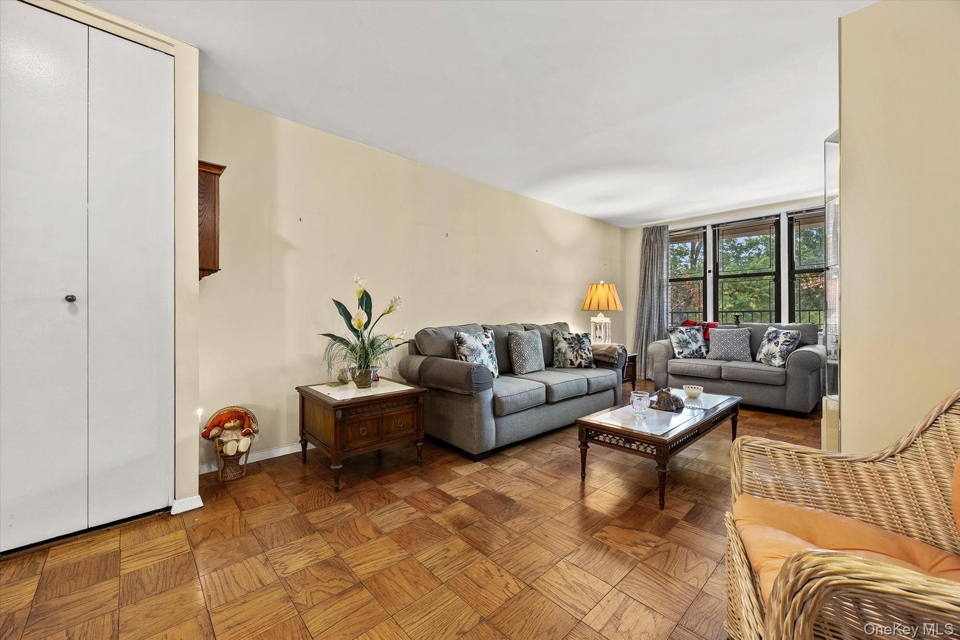 1874 Pelham Parkway Unit: 2R thumbnail 4