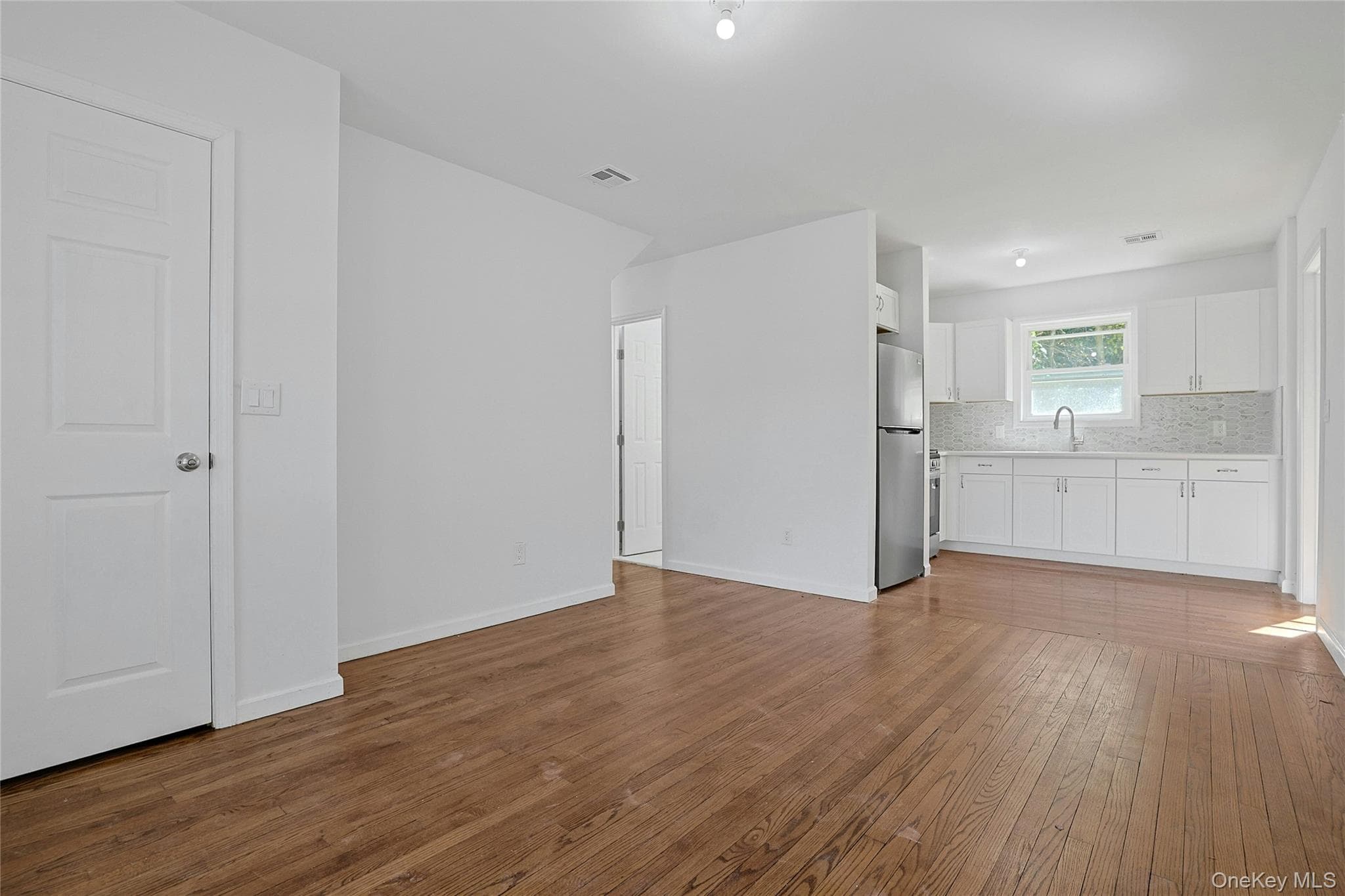 15 Waldron Avenue thumbnail 9