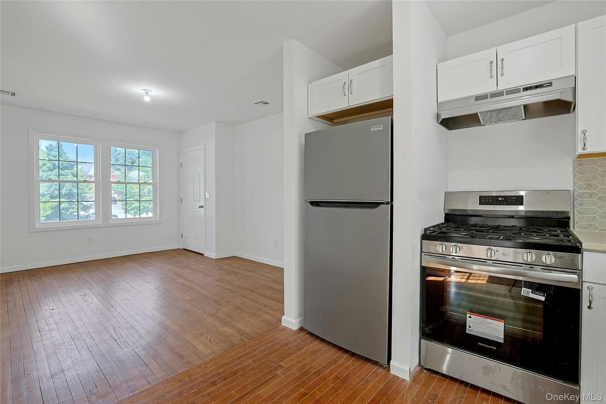 15 Waldron Avenue thumbnail 11