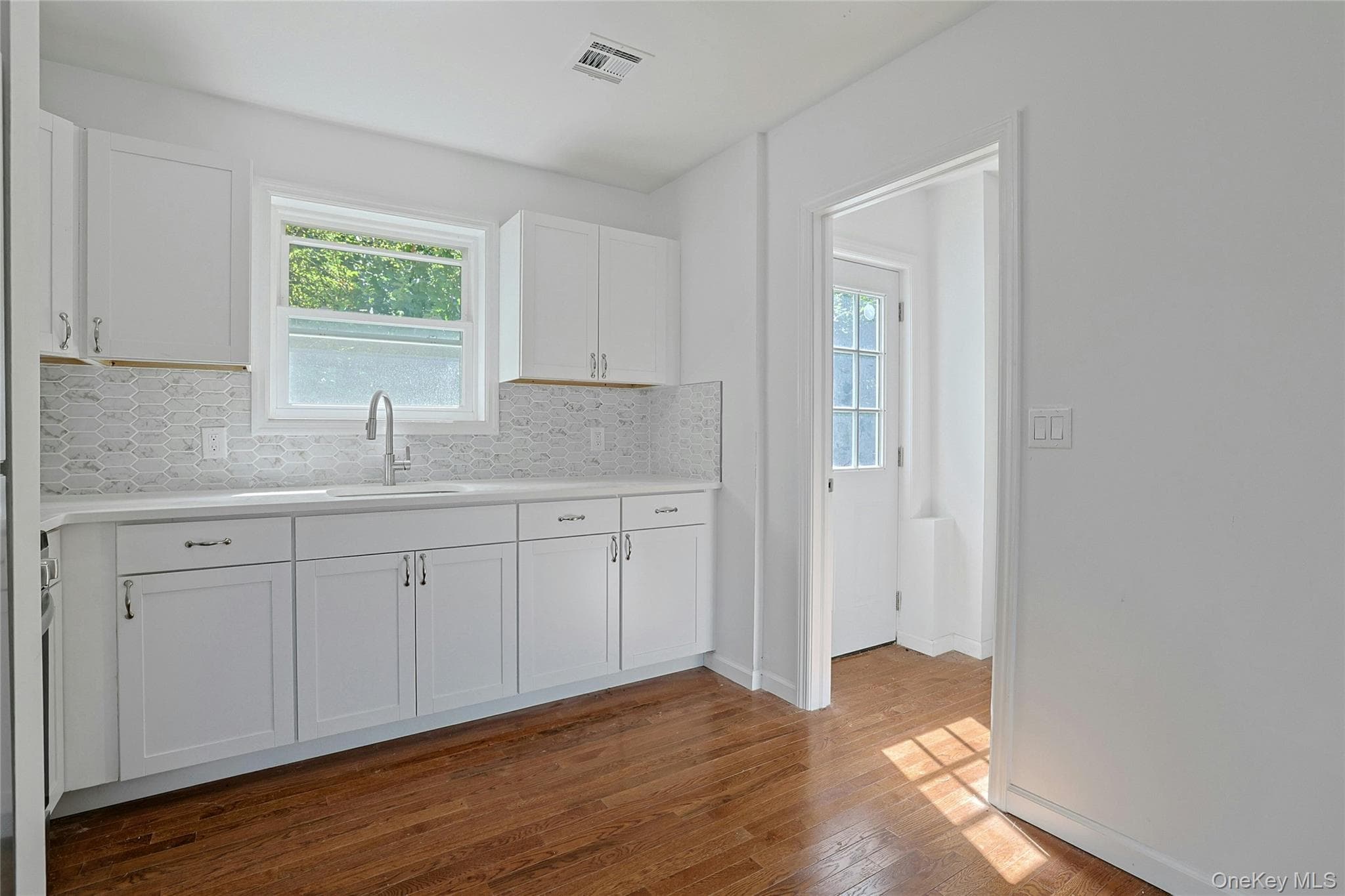 15 Waldron Avenue thumbnail 13