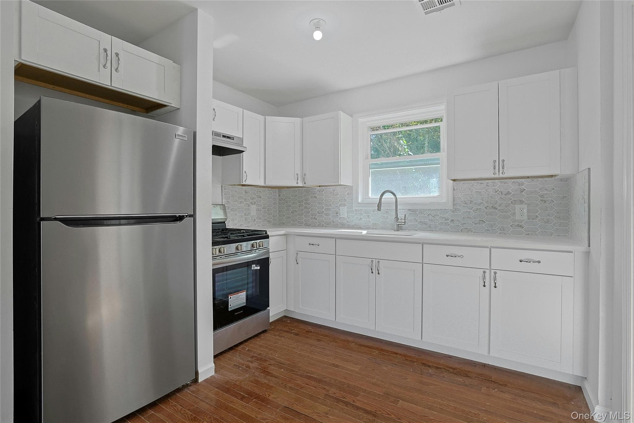 15 Waldron Avenue thumbnail 12