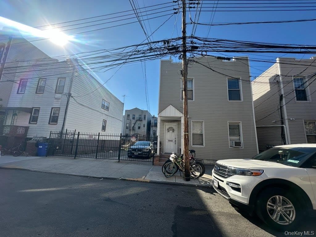 25-44 22 Street thumbnail 2