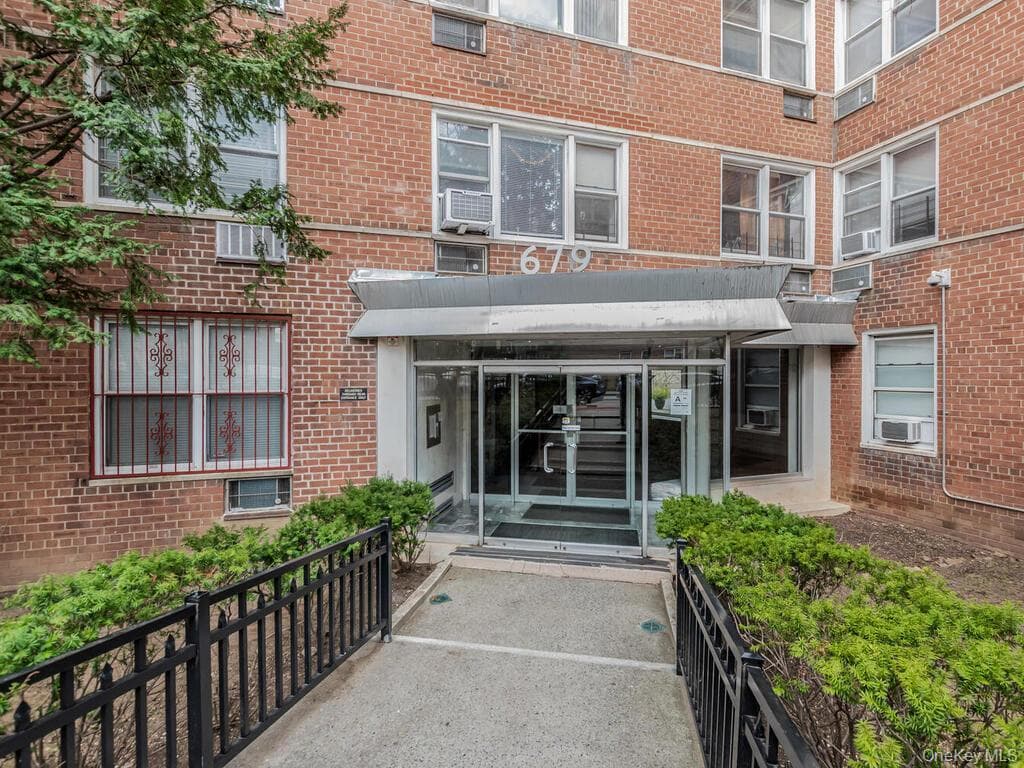 679 W 239th ST Unit: 3E thumbnail 12
