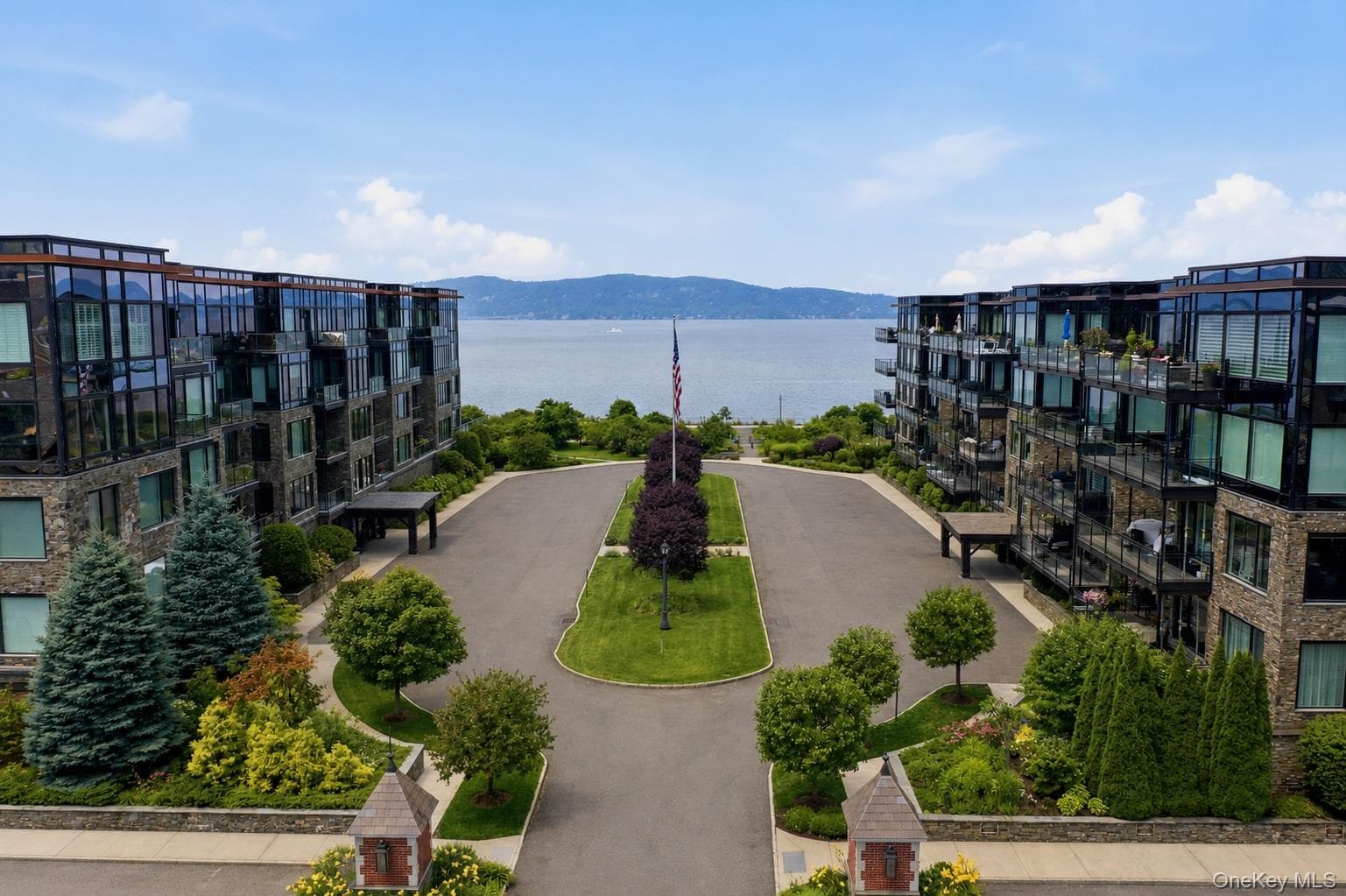 16 Rivers Edge Drive Unit: 201, Tarrytown