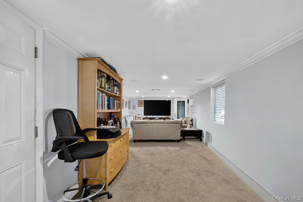 53 Burlington Avenue thumbnail 11