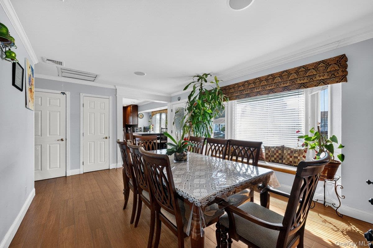 53 Burlington Avenue thumbnail 4